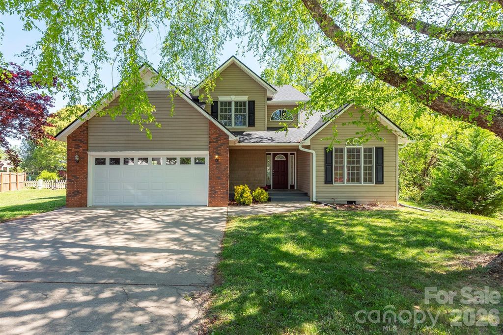 23 Westmont Drive, Asheville, NC 28806
