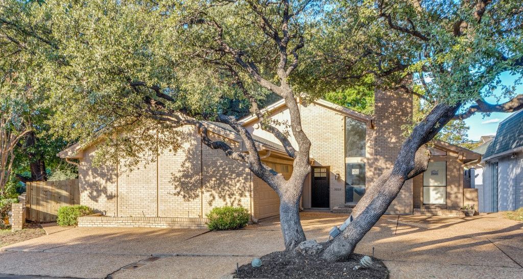 3801 Brookhaven Circle, Fort Worth, TX 76109
