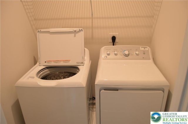 2332 Raya Way, Easton, PA 18045