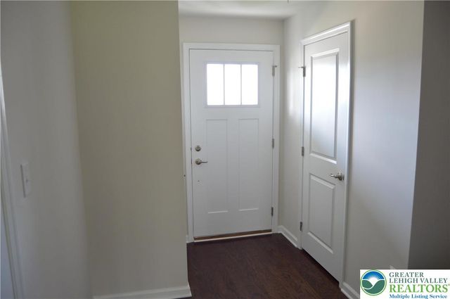 2332 Raya Way, Easton, PA 18045