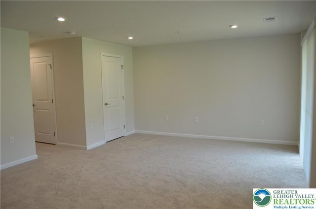 2332 Raya Way, Easton, PA 18045