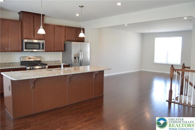 2332 Raya Way, Easton, PA 18045