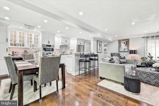 1750 OAKWOOD TER #17A, Narberth, PA 19072