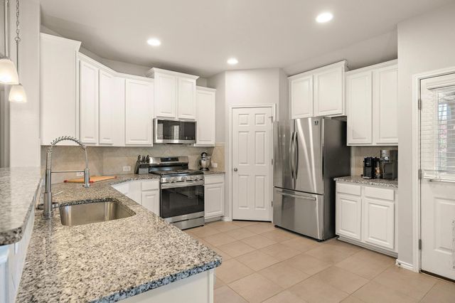 173 Painted Desert LN, Buda, TX 78610