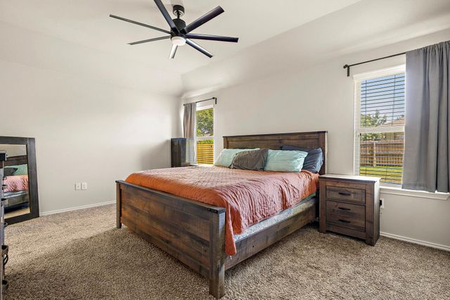 173 Painted Desert LN, Buda, TX 78610