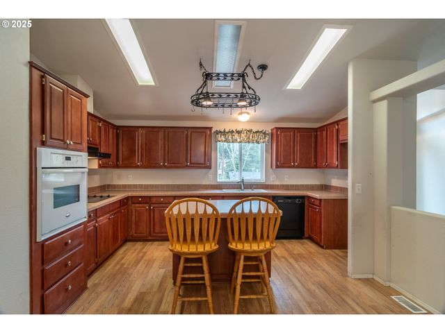 115 SAMANTHA Way, Canyonville, OR 97417