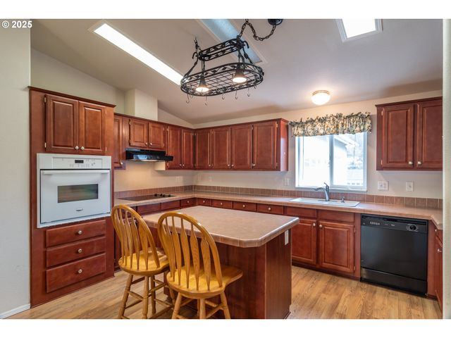 115 SAMANTHA Way, Canyonville, OR 97417