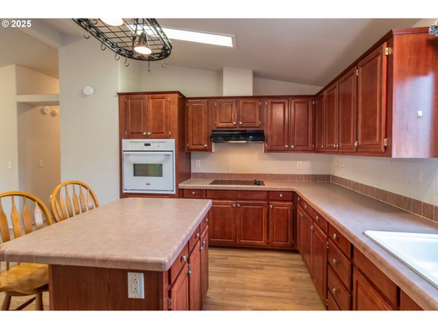 115 SAMANTHA Way, Canyonville, OR 97417