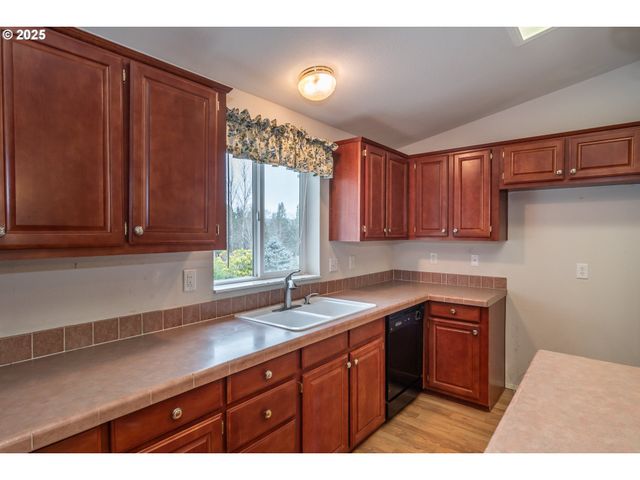 115 SAMANTHA Way, Canyonville, OR 97417