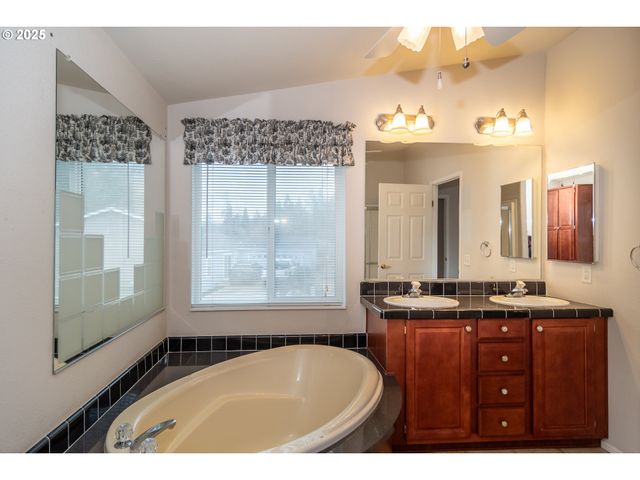 115 SAMANTHA Way, Canyonville, OR 97417