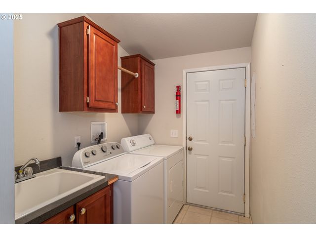 115 SAMANTHA Way, Canyonville, OR 97417