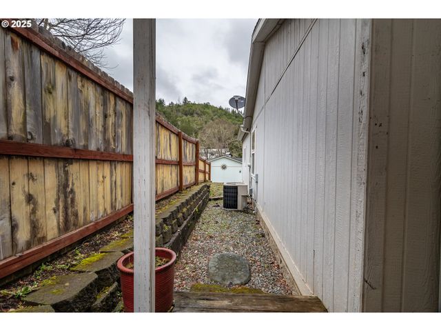 115 SAMANTHA Way, Canyonville, OR 97417