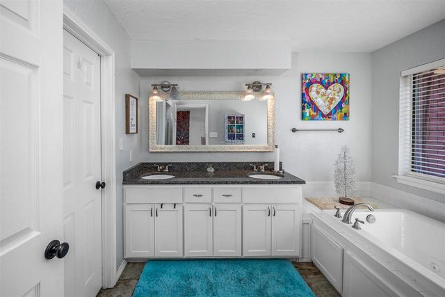 2509 NE Heritage Creek Dr, Lawton, OK 73507