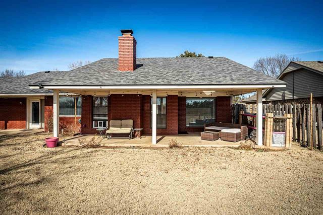 2509 NE Heritage Creek Dr, Lawton, OK 73507