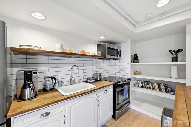 2107 N 63rd Street, Seattle, WA 98103