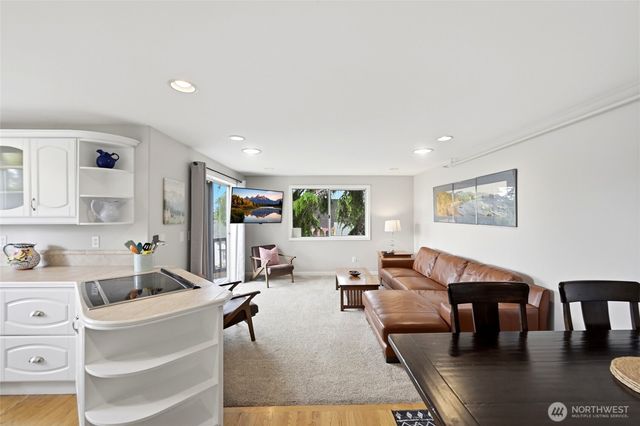 2107 N 63rd Street, Seattle, WA 98103
