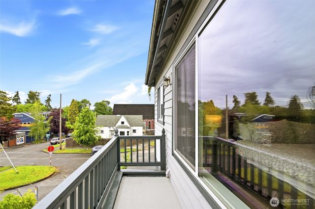 2107 N 63rd Street, Seattle, WA 98103