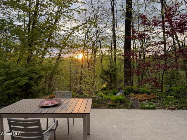17 Ten Springs Drive, Saratoga Springs, NY 12866