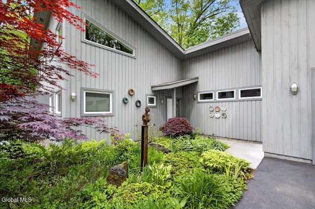 17 Ten Springs Drive, Saratoga Springs, NY 12866