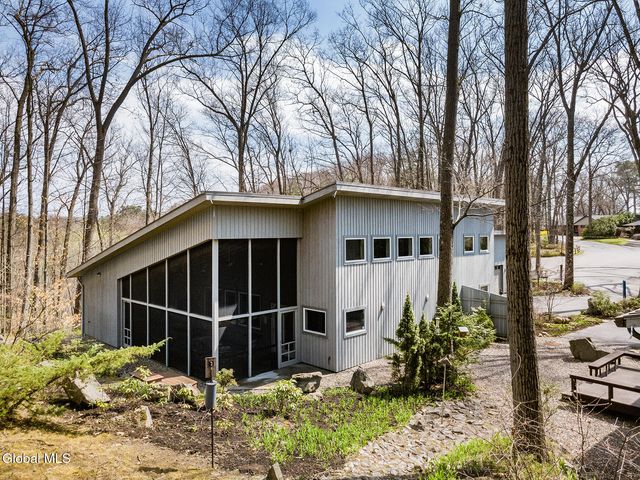 17 Ten Springs Drive, Saratoga Springs, NY 12866