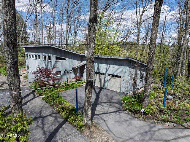 17 Ten Springs Drive, Saratoga Springs, NY 12866