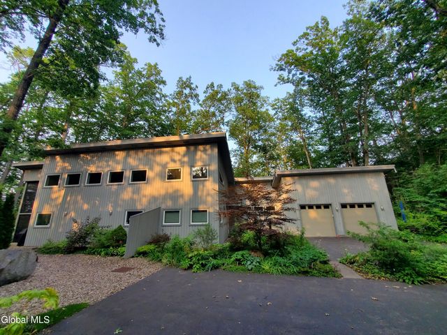 17 Ten Springs Drive, Saratoga Springs, NY 12866