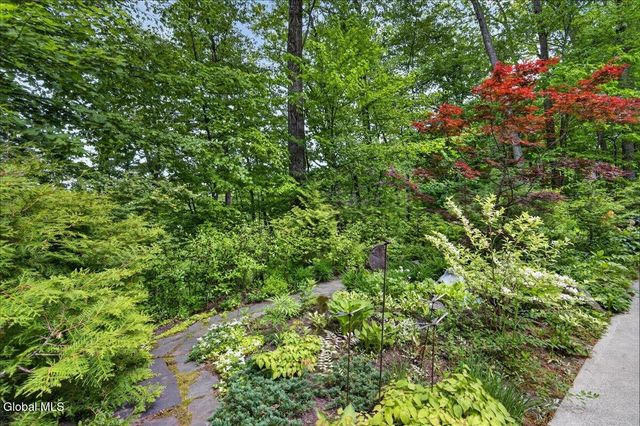 17 Ten Springs Drive, Saratoga Springs, NY 12866
