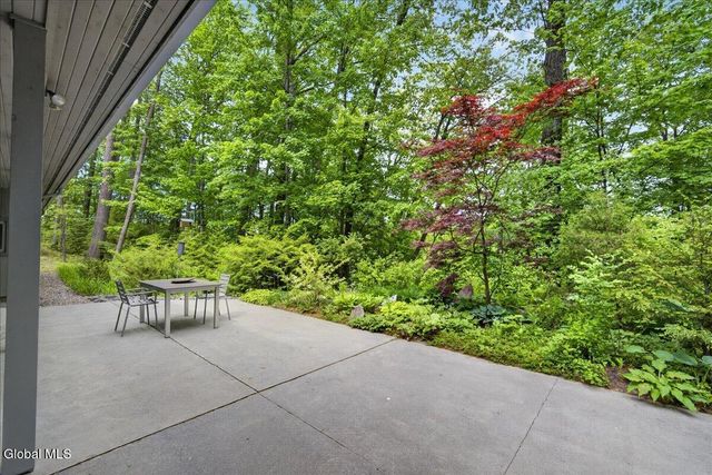 17 Ten Springs Drive, Saratoga Springs, NY 12866