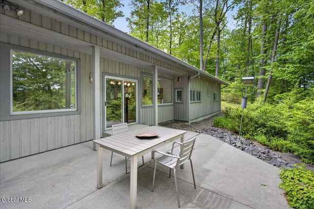 17 Ten Springs Drive, Saratoga Springs, NY 12866