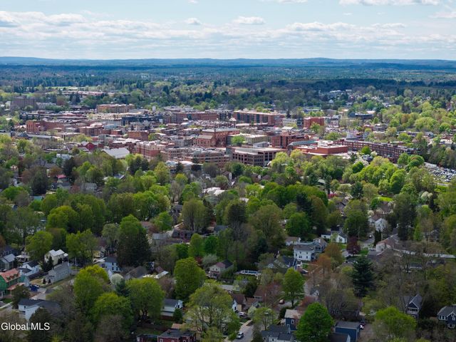 17 Ten Springs Drive, Saratoga Springs, NY 12866