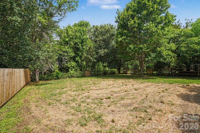 12127 Landing Green Drive, Charlotte, NC 28277