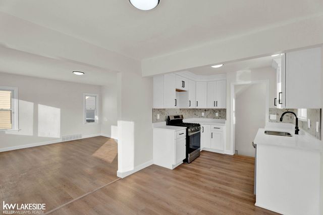 21194 Eastwood Boulevard, Warren, MI 48089