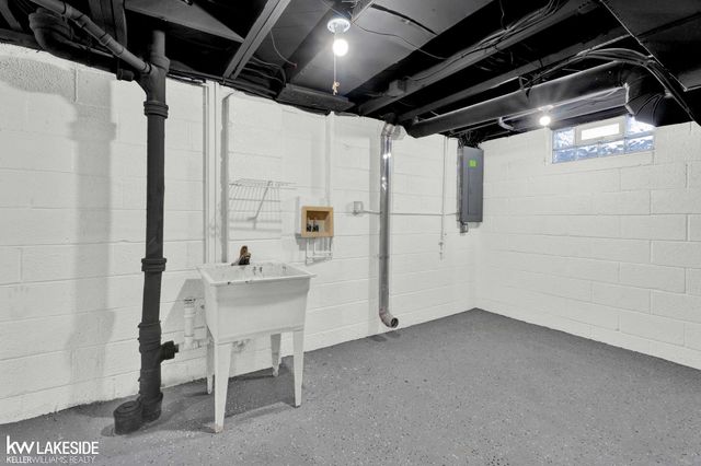 21194 Eastwood Boulevard, Warren, MI 48089