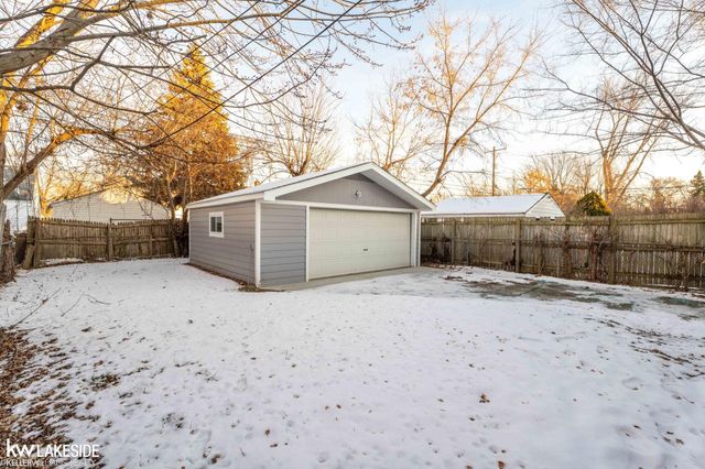 21194 Eastwood Boulevard, Warren, MI 48089