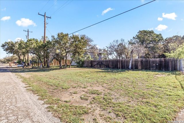 2748 Lakeshore, Canyon Lake, TX 78133