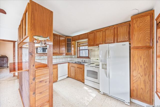 2748 Lakeshore, Canyon Lake, TX 78133