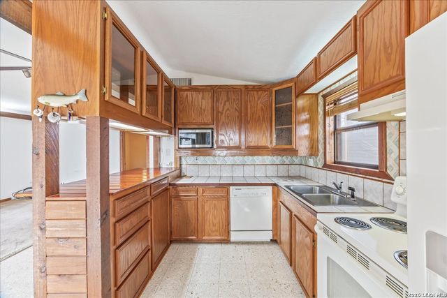 2748 Lakeshore, Canyon Lake, TX 78133