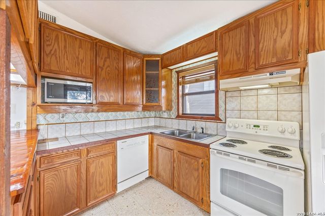 2748 Lakeshore, Canyon Lake, TX 78133