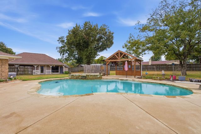 11206 Timber Creek Circle, Tyler, TX 75707