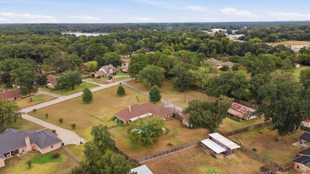 11206 Timber Creek Circle, Tyler, TX 75707