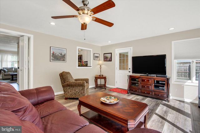 137 N STEPHEN PL, Hanover, PA 17331