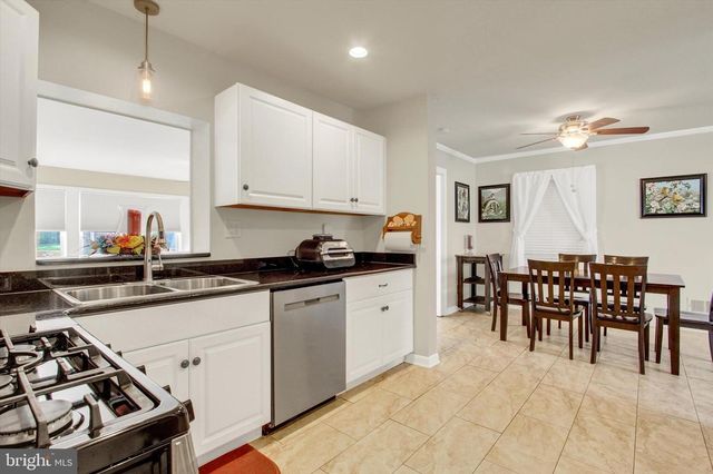 137 N STEPHEN PL, Hanover, PA 17331