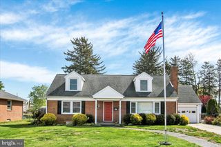 137 N STEPHEN PL, Hanover, PA 17331