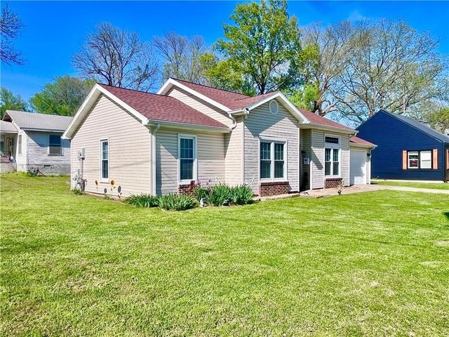 428 W Sycamore Street, Nevada, MO 64772