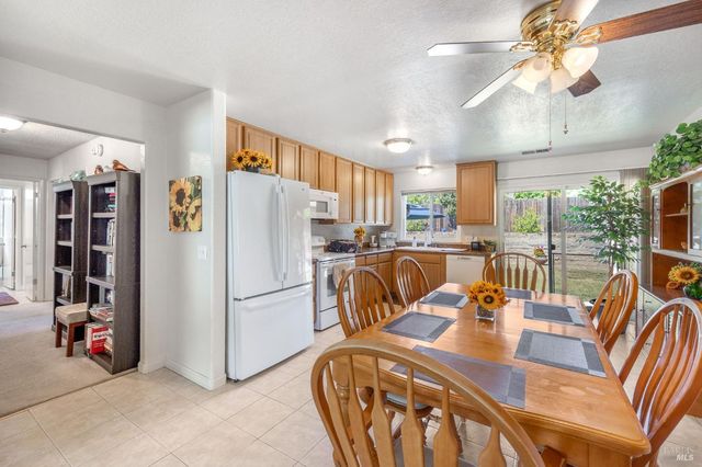 587 Greenwood Dr, Vacaville, CA 95687
