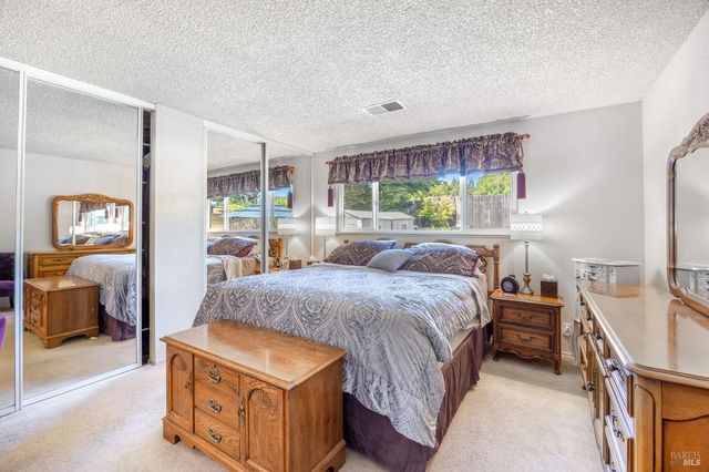 587 Greenwood Dr, Vacaville, CA 95687