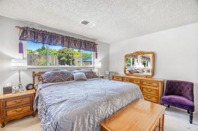 587 Greenwood Dr, Vacaville, CA 95687