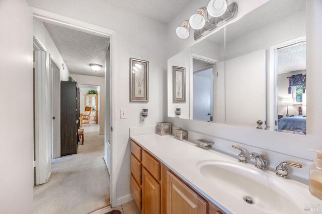 587 Greenwood Dr, Vacaville, CA 95687