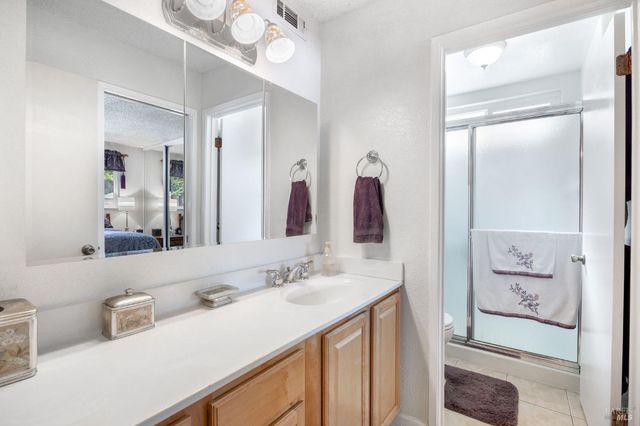 587 Greenwood Dr, Vacaville, CA 95687