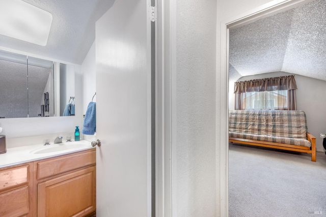 587 Greenwood Dr, Vacaville, CA 95687